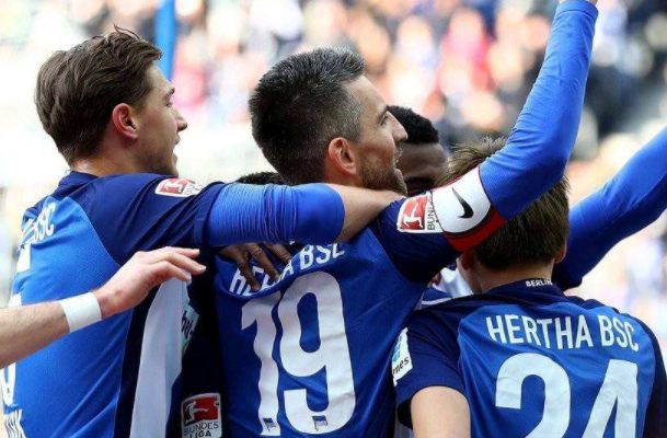  桑德豪森青春军团敢打敢拼，激情四射斩获赛季首胜