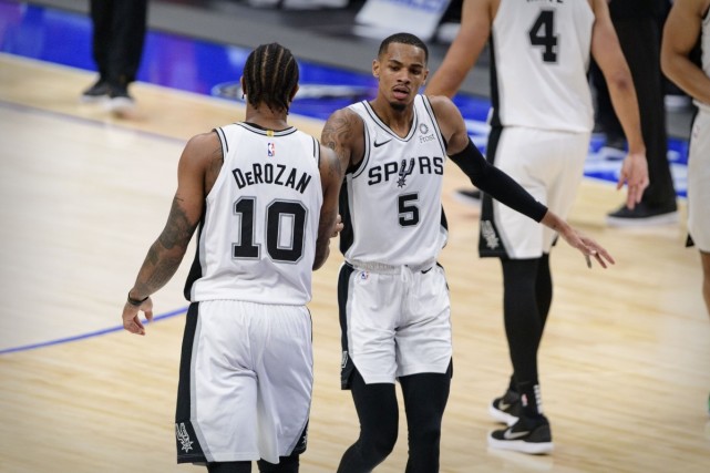  德罗赞末节连得八分公牛客场险胜奇才止连败  