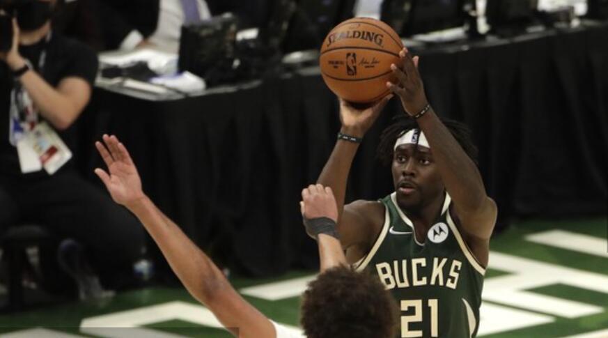  霍勒迪防守锁死对方核心雄鹿力克篮网